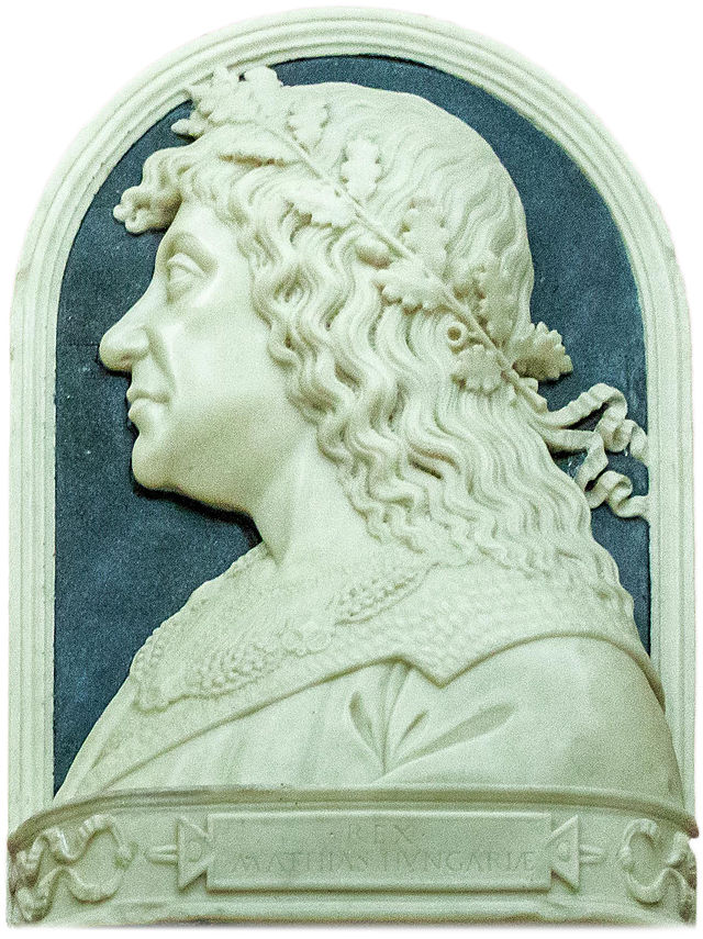 The matching relief bust of King Matthias, also looking very Roman with a victor's oak garland bound around his head, wearing fur-lined robes and a costly chain. Both busts are clearly in an Italian neoclassical style, made by an Italian sculptor.